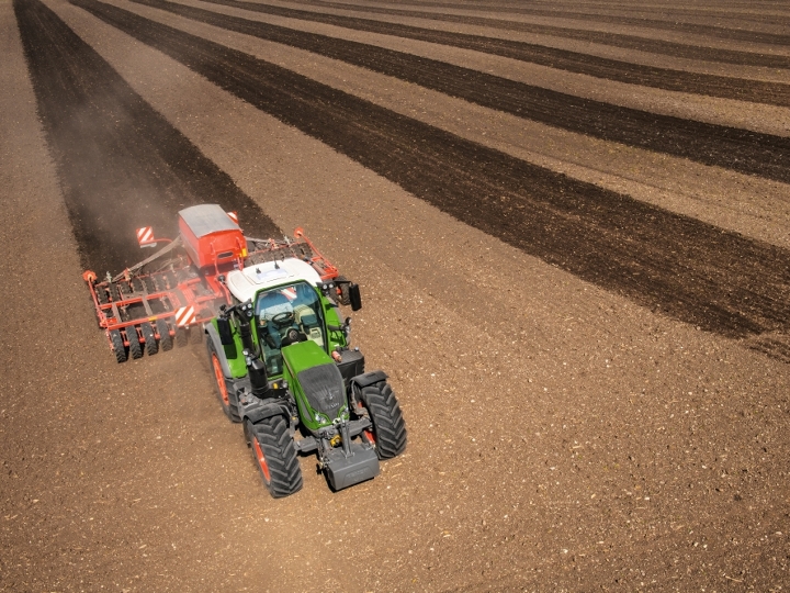 The Fendt 700 Vario Gen6 tilling the soil with a cultivator